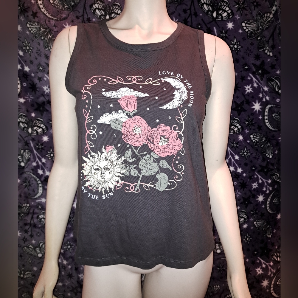 Live by the sun love by the moon Graphic Muscle Shirt